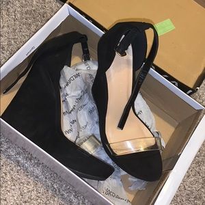 Black wedges